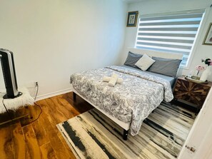 4 bedrooms, desk, iron/ironing board, free WiFi - Luxury Home in Toronto (Mississauga )
 (Mississauga)