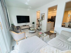 Smart TV, fireplace, video games, printers - Luxury Home in Toronto (Mississauga )
 (Mississauga)