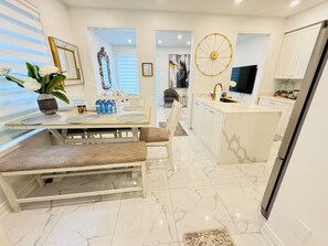 Dining - Luxury Home in Toronto (Mississauga )
 (Mississauga)