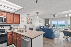 Fridge, microwave, oven, stovetop - 2 Bedroom Beachfront Condo, Spectacular Gulf Views Newly Remodeled (Destin)