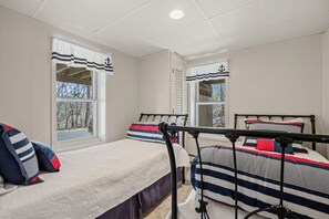 4 soverom, skrivebord, strykejern/-brett og wi-fi (inkludert)