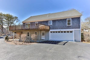Exterior - Beautiful Chatham,  Sun Sand & Surf.  8/10 mile to  beaches ,pet friendly home (Chatham)