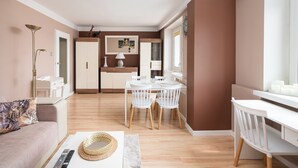 Unclassified image, 3 of 33, button - National Stadium Comfy Apartment (Warszawa)