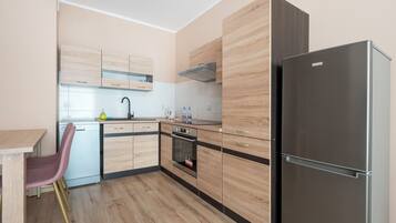 Geladeira, fogão, cooktop, lava-louças