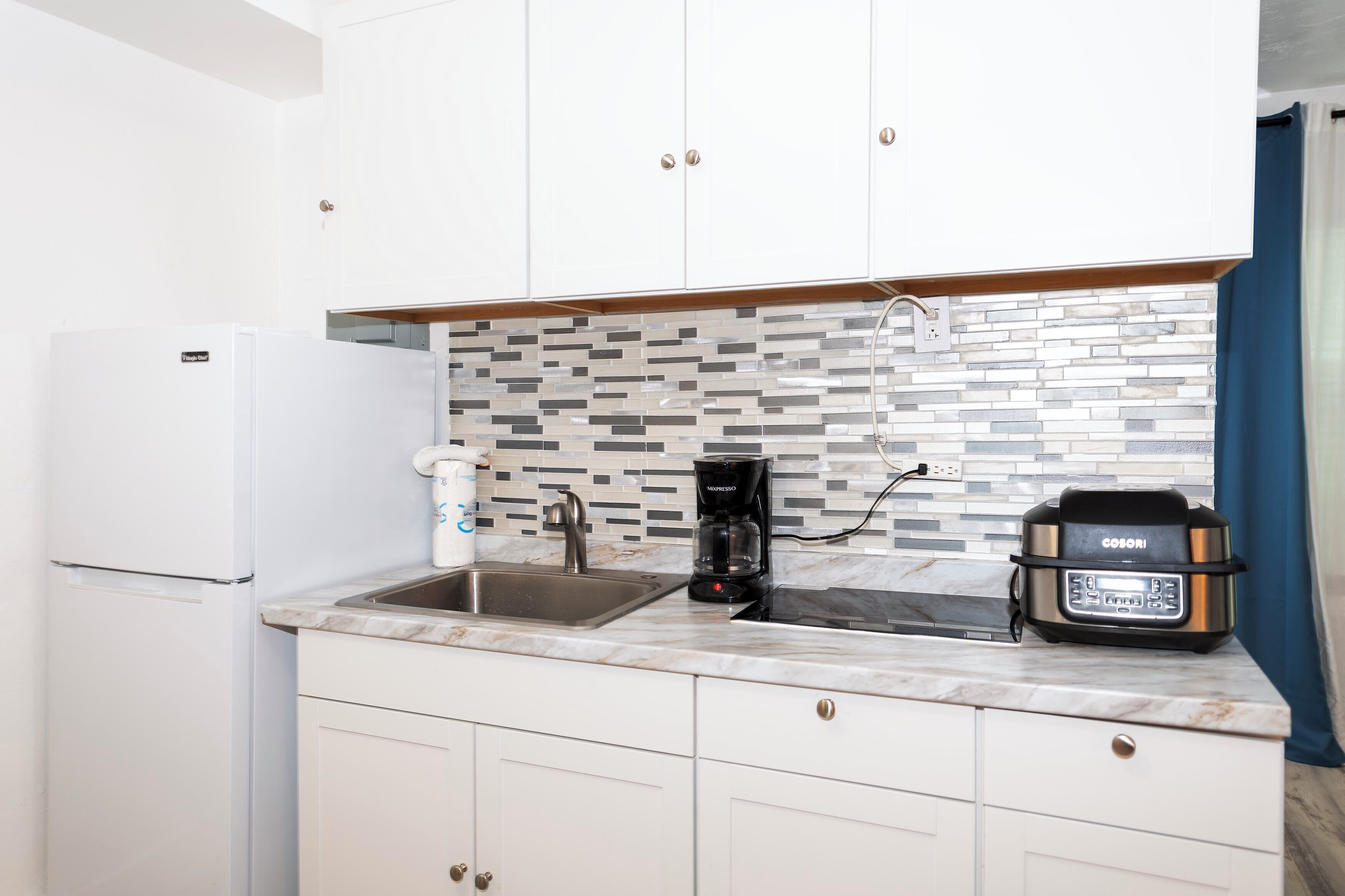 Kühlschrank, Mikrowelle, Ofen, Herdplatte