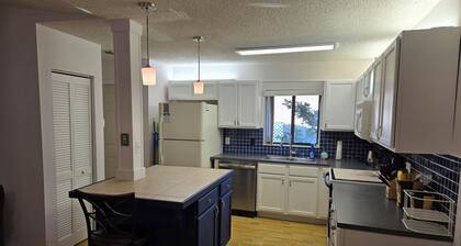 3-bedroom house in wonderful Palm Coast with AC, WiFi
