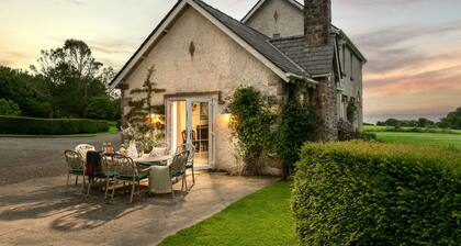 Auchengashell - sleeps 8 guests in 4 bedrooms