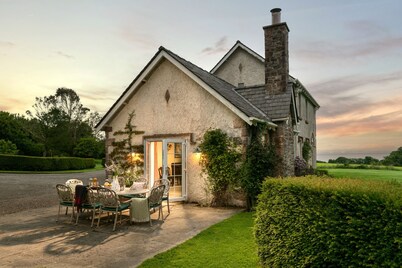 Auchengashell - sleeps 8 guests  in 4 bedrooms