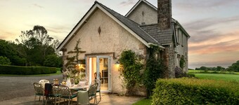 Auchengashell - sleeps 8 guests in 4 bedrooms