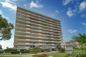 Exterior - Upstays Sea View Terrace 20m² Studio (Cannes)