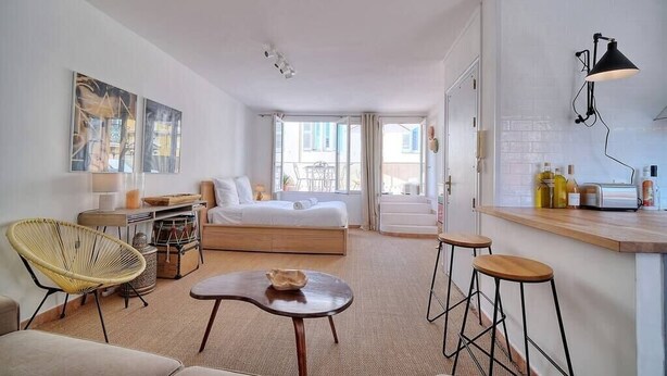 TV - Upstays Banane Terrace 30m² Studio (Cannes)