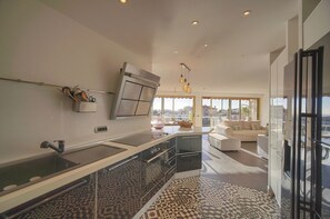 Refrigerador, microondas, horno y lavavajillas