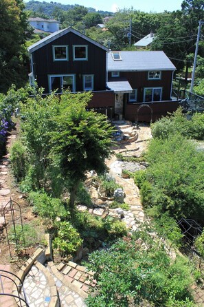 Property grounds - Wild Strawberry  Hollyhock for 2 buildings / Ito Shizuoka (Ito)