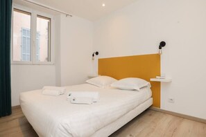 1 bedroom, iron/ironing board, WiFi, bed sheets - Immogroom - 10 min from the city center - Cosy (Cannes)