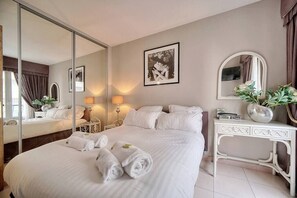 2 chambres, fer et planche à repasser, Wi-Fi, draps fournis