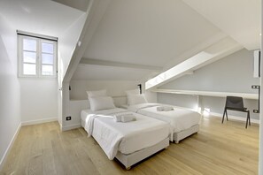 3 bedrooms, desk, iron/ironing board, WiFi