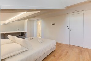 3 soverom, skrivebord, strykejern/-brett og wi-fi