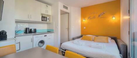 1 chambre, fer et planche à repasser, Wi-Fi, draps fournis