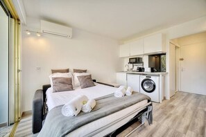 Iron/ironing board, bed sheets - Immogroom-Pool - Terrace - Parking - AC - No wifi (Cannes)