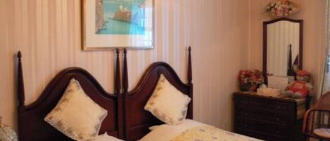 1 bedroom, desk, free WiFi, bed sheets