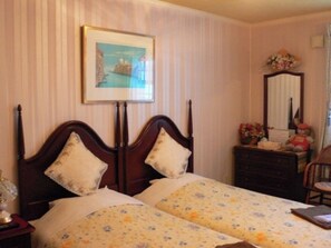 1 bedroom, desk, free WiFi, bed sheets