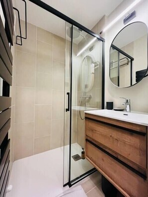 Articles de toilette (gratuits), séchoir à cheveux