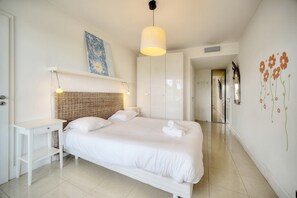 1 bedroom, iron/ironing board, WiFi, bed sheets - Upstays Sea View 50m² Apartment Bocca (Cannes)