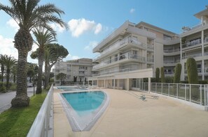 Pool - Upstays Sea View 50m² Apartment Bocca (Cannes)