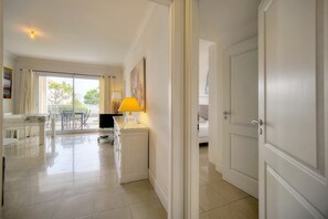 Interior - Upstays Sea View 50m² Apartment Bocca (Cannes)
