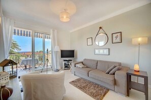 TV - Upstays Sea View Terrace 80m² Apartment (Cannes)
