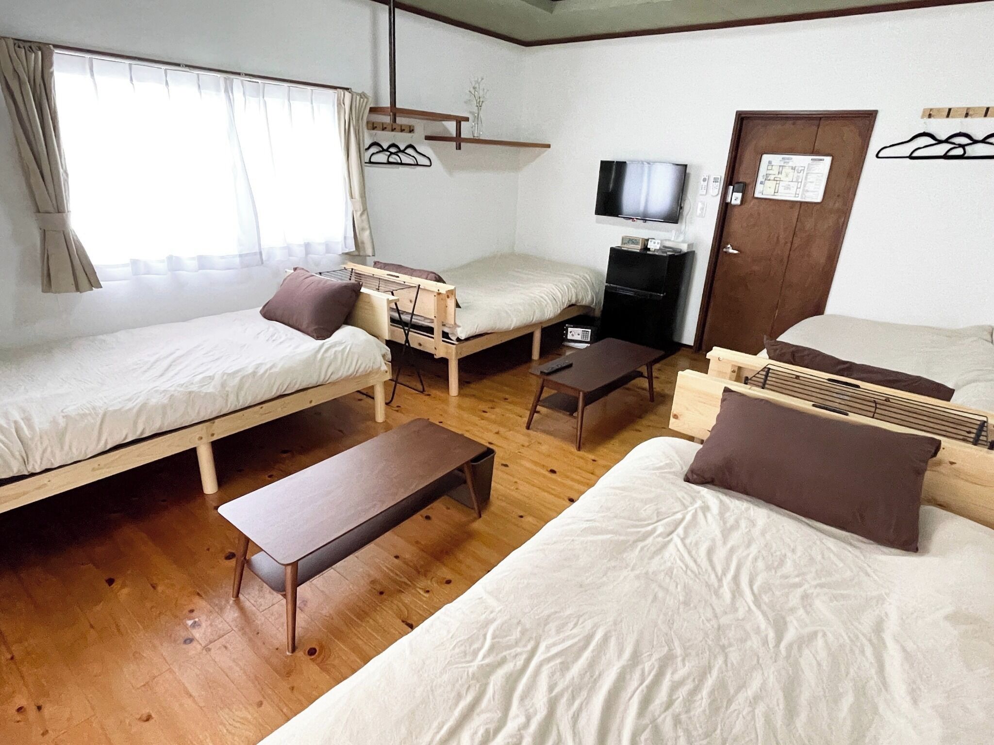 3 bedrooms, desk, iron/ironing board, free WiFi