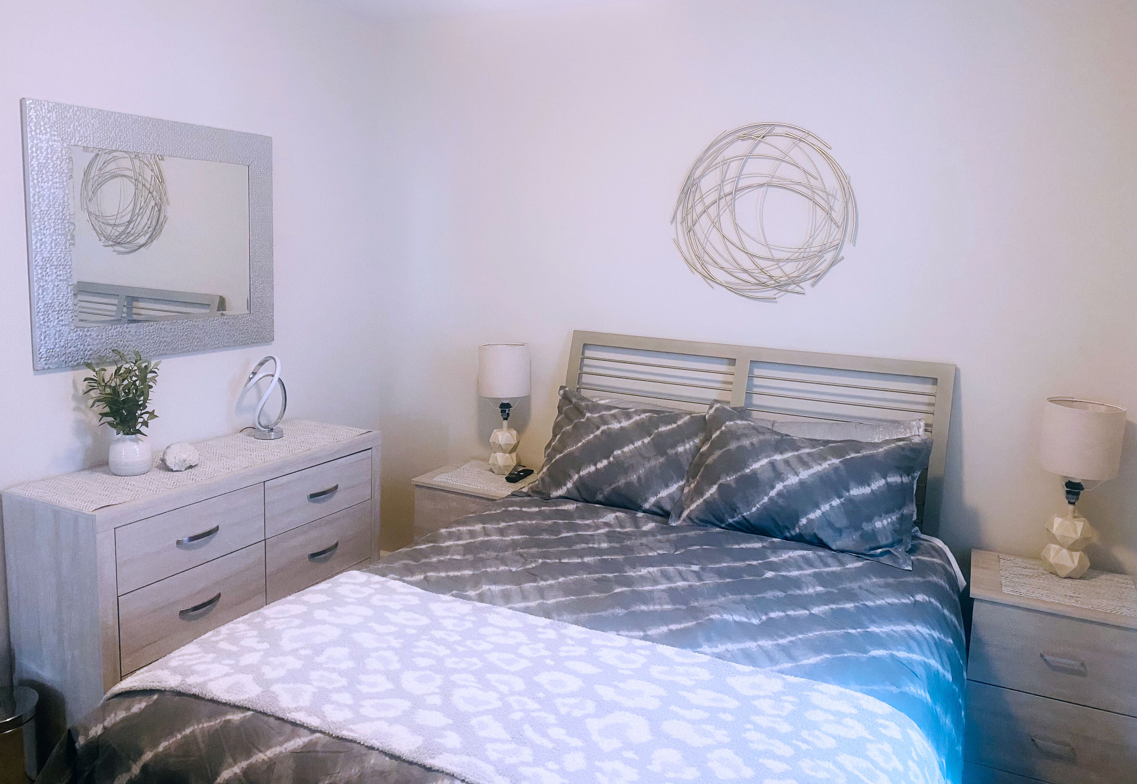 The Boogie Bungalow! Centrally-located, modern condo in a quiet part of AC