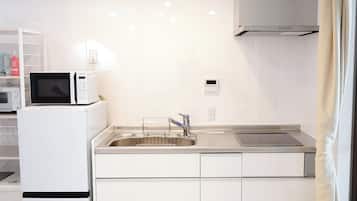 Fridge, microwave, stovetop, cookware/dishes/utensils