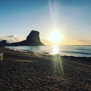På stranden