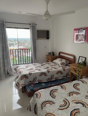 3 habitaciones, tabla de planchar con plancha, wifi y ropa de cama