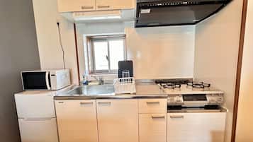 Fridge, microwave, stovetop, cookware/dishes/utensils