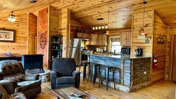 Smart TV, fireplace, DVD player, table tennis