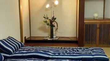 4 bedrooms, desk, free WiFi, bed sheets