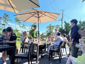 Outdoor dining - Enjoy BBQ on the terrace in front of the nature pa / Sambugun Chiba (Sambugun)