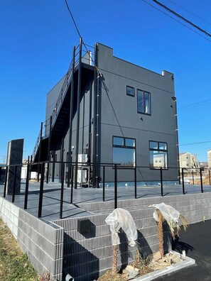 Exterior - Enjoy BBQ on the terrace in front of the nature pa / Sambugun Chiba (Sambugun)