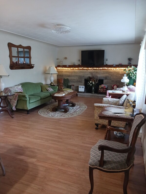 Älytelevisio, kirjoja, musiikkikirjasto