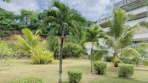 Property grounds - Tales of Pacific : F2 Central et Spacieux, Piscine, Salle de Sport et vue mer (Faaa)