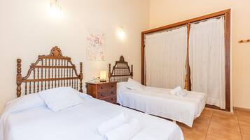 2 chambres, fer et planche à repasser, Wi-Fi gratuit, draps fournis