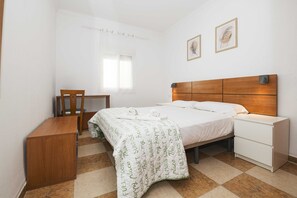3 bedrooms, iron/ironing board, free WiFi, bed sheets - VELBAR - Nice flat in front of the sea and with free Wifi (Cádiz)