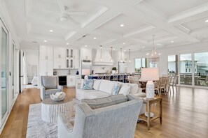 Smart-TV, videospill, bordtennis og bøker