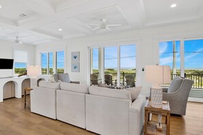 Smart TV, video games, ping pong, books - BRAND NEW Gulf & Direct Ole River with Beach, Boat Dock, Golf & Infinity Pool! (Pensacola)