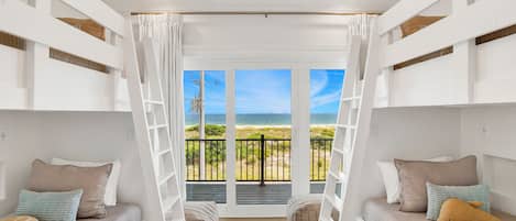 6 bedrooms, desk, iron/ironing board, travel cot
