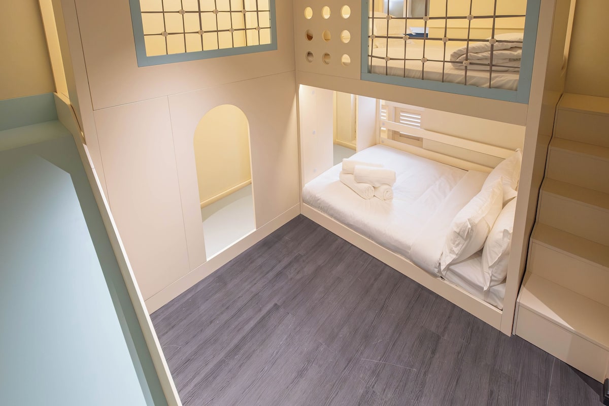 Premium Family Suite Slide | 2 habitaciones, ropa de cama de alta calidad y camas Select Comfort