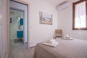 1 chambre, fer et planche à repasser, Wi-Fi, literie fournie