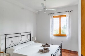 2 bedrooms, bed sheets